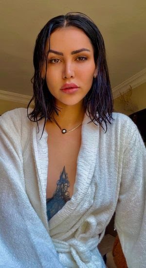 Helen - İstanbul Escort Bayan